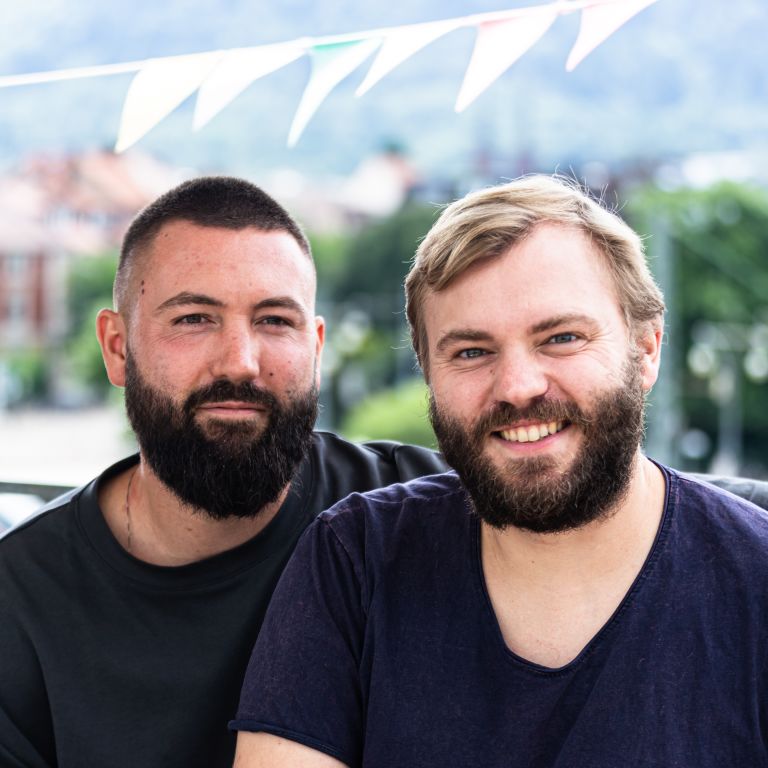 Leo und Anschar aus dem HERMANN Freiburg Rooftop Bar in der Radstation am Hauptbahnhof